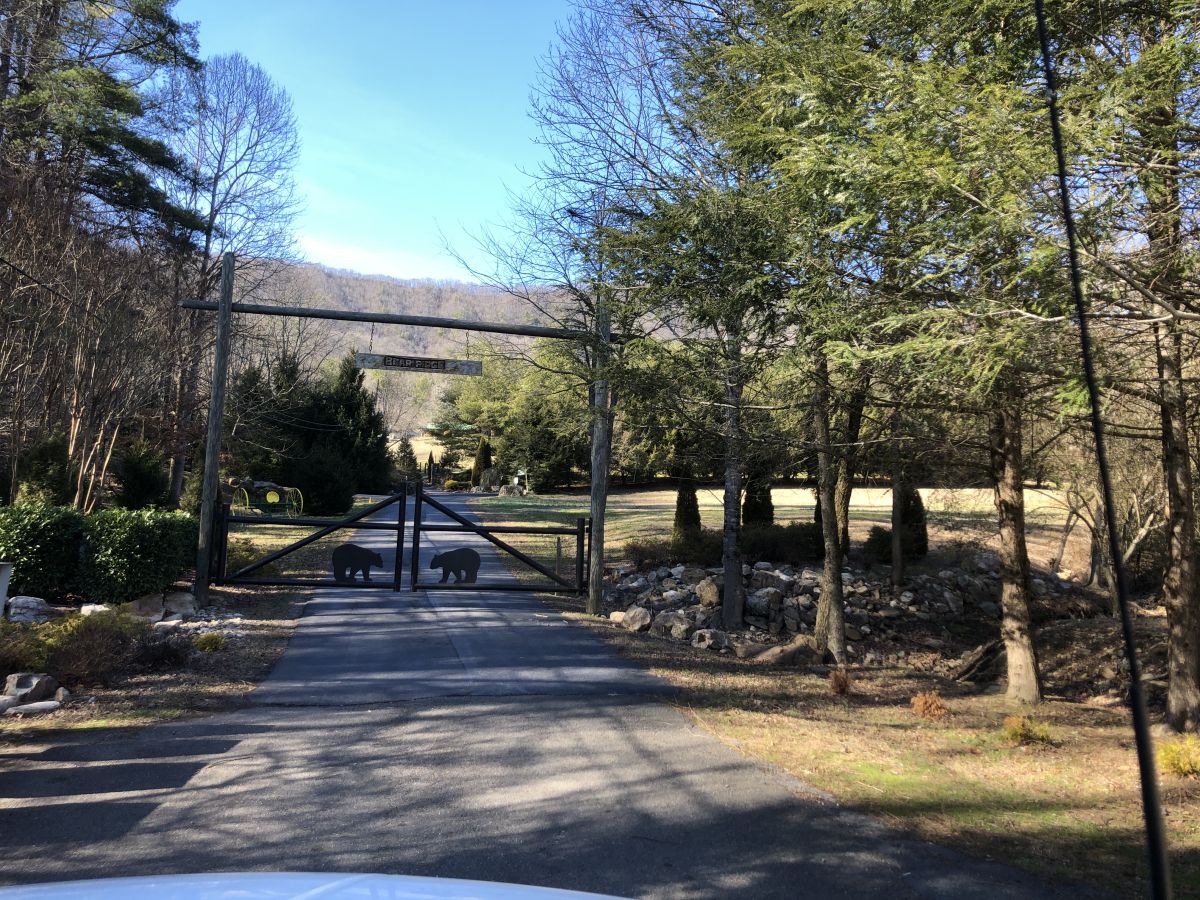 Bear Ridge Estates community near Watauga Lake