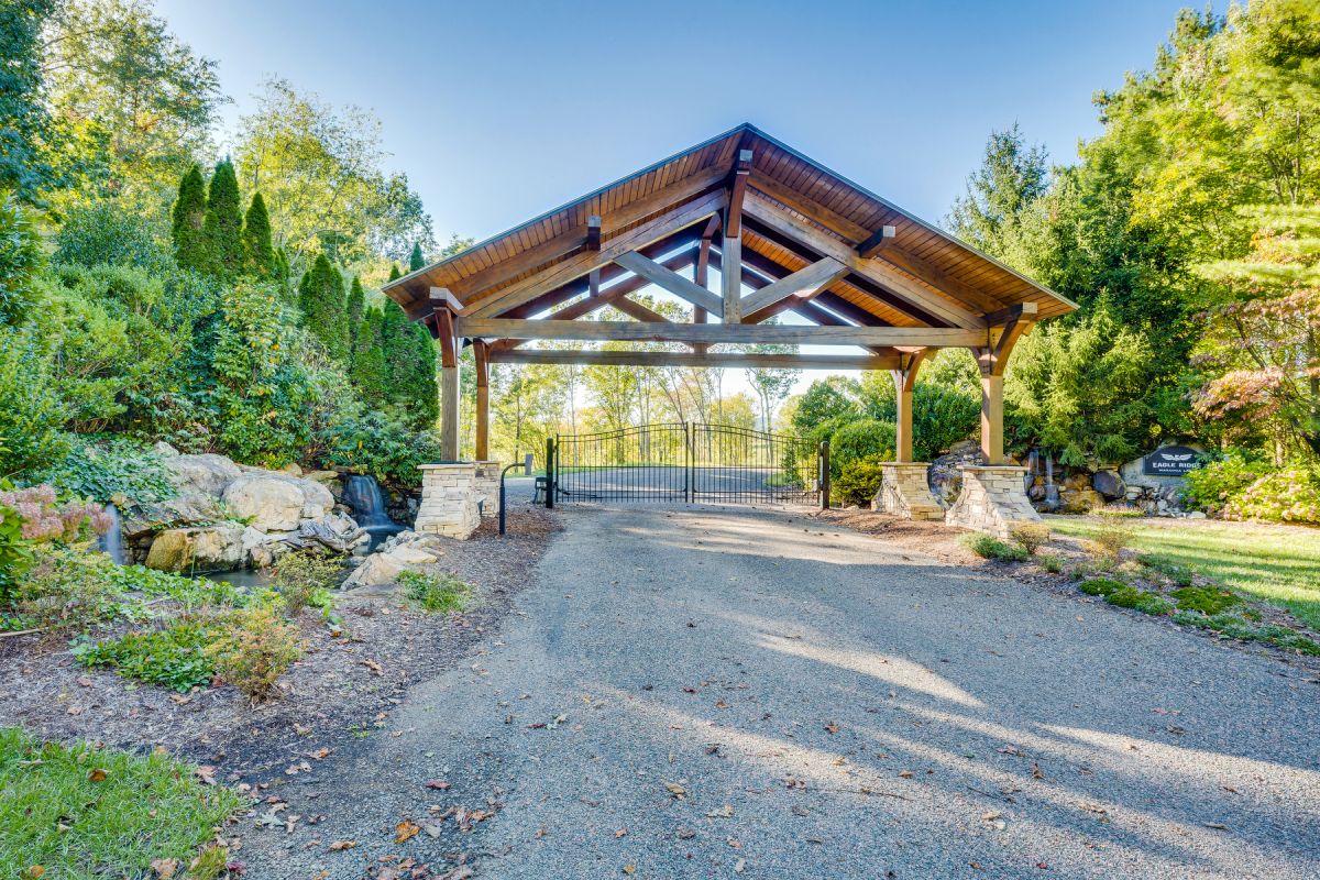 Eagle Ridge community near Watauga Lake