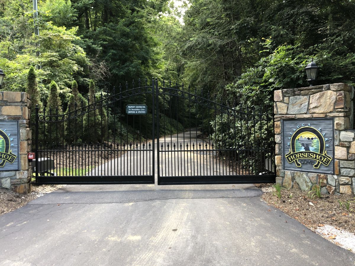 Horseshoe Cove community near Watauga Lake