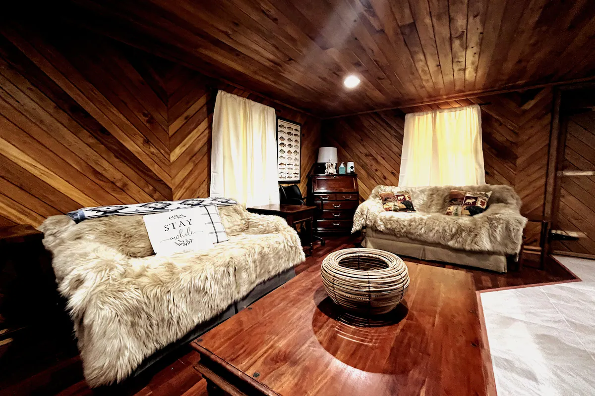 Ms Dixie’s Lakefront Cabin