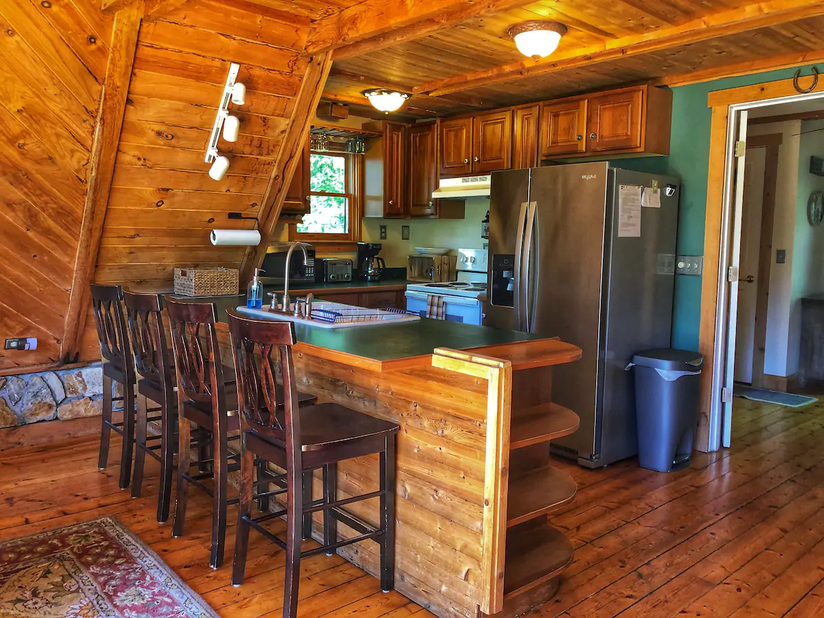 Secluded lakefront chalet